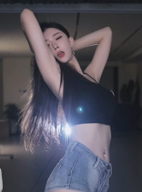 [主播]微信初湫630原虎牙直播有鱼直播热舞剪辑[22V/1.9G]