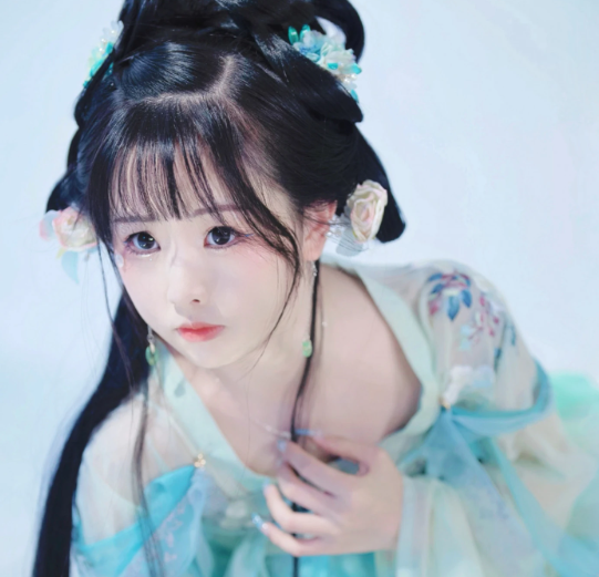 【舞蹈/4K/在线/B站】小千藤【16V-3.86GB】